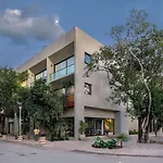 Studio With Great Rooftop Pool