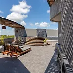 Сasa de vacaciones 1 Bedroom With Park View In With Gym Sauna And Steam