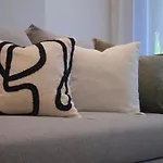 Luxurious 2br In With Breathtaking Views *