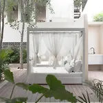 Romantic Jungle Getaway