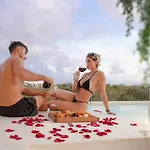 Romantic Jungle Getaway Apartment *