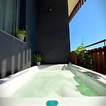 Side Jungle Retreat Jacuzzi Wifi *