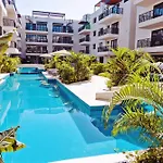 1 Bedroom With King Bed And Balcony With Amenities View