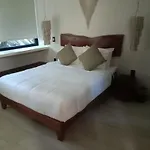 Incredible 3Br House For 6, Pool, Near Beach