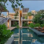 Private Rooftop With Jacuzzi Sleeps 8 In La Veleta