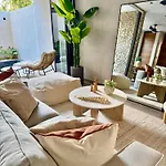 Luxury Villa With 2 Private Pools & Rooftop Villa *