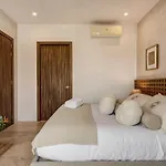 Gorgeous Luxury Penthouse At Xalet With Private Roof And Jacuzzi