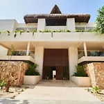 Luxury 2Bd Rooftop Pool Jacuzzi Gym Sauna Y More