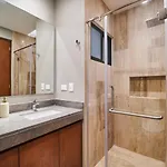 Luxury 2bd Rooftop Pool Jacuzzi Gym Sauna Y *