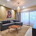 Luxury 2Bd Rooftop Pool Jacuzzi Gym Sauna Y More