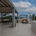 Penthouse With Private Pool, Rooftop, And Stunning Views