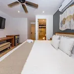 Luxury Private Pool And Movie Theater Retreat Tulum