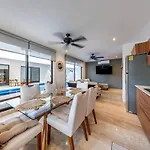 Luxury Private Pool And Movie Theater Retreat