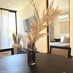 Peregrina 302b 1-bedroom Luxury Apartment *