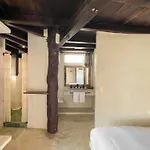 Chica Hotel 4*