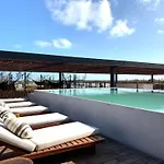 Vibe - Stylish 2br Ph With Private Pool