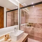 2 Bedroom Bliss Stunning Rooftop Gym Osmosis Desk Apartment *