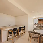 2 Bedroom Bliss Stunning Rooftop Gym Osmosis Desk Apartment *
