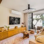 2 Bedroom Bliss Stunning Rooftop Gym Osmosis Desk *
