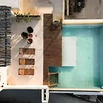 Casa Baay - Private 17 Bedroom House, 34 Pax, Rooftop And Pool + Concierge Holiday home *