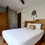 Casa Baay - Private 17 Bedroom House, 34 Pax, Rooftop And Pool + Concierge Holiday home *