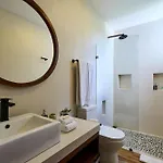 Casa Baay - Private 17 Bedroom House, 34 Pax, Rooftop And Pool + Concierge