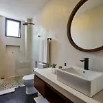 Casa Baay - Private 17 Bedroom House, 34 Pax, Rooftop And Pool + Concierge Holiday home