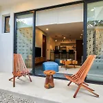 Casa Baay - Private 17 Bedroom House, 34 Pax, Rooftop And Pool + Concierge Holiday home