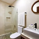 Casa Baay - Private 17 Bedroom House, 34 Pax, Rooftop And Pool + Concierge Holiday home