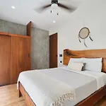 Casa Baay - Private 17 Bedroom House, 34 Pax, Rooftop And Pool + Concierge Holiday home *