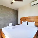 Casa Baay - Private 17 Bedroom House, 34 Pax, Rooftop And Pool + Concierge *