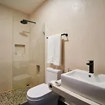 Casa Baay - Private 17 Bedroom House, 34 Pax, Rooftop And Pool + Concierge Holiday home *