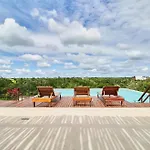 Casa Baay - Private 17 Bedroom House, 34 Pax, Rooftop And Pool + Concierge