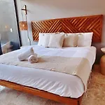 1-bd With Ocean View Rooftop Pool Apartment *