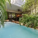 Tuuk: Luxury 5-bedroom With Private Pool And Concierge *