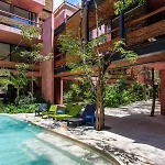 Vibrant Condo, Fiberoptic Wifi, Workspace & A Pool
