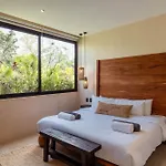 Luxe 6-Br Villa With Four Private Pools