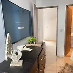 Luxury 3bd With Balcony And Rooftop Pool