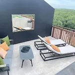 Luxury 3bd With Balcony And Rooftop Pool Apartamento