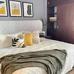 Luxury 3bd With Balcony And Rooftop Pool Apartamento *