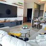 Luxury 3bd With Balcony And Rooftop Pool