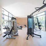Luxury 3bd With Balcony And Rooftop Pool Apartamento