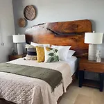 Luxury 3bd With Balcony And Rooftop Pool