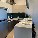 Luxury 3bd With Balcony And Rooftop Pool *
