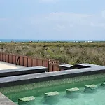 Luxury 3bd With Balcony And Rooftop Pool Apartamento