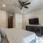 Casa Halo - Mansion, Nightclub, Pool, Sonos, Gated, Staff