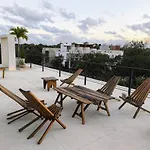 New Bamboo Serena Pool & Jacuzzi