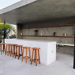 New Bamboo Serena Pool & Jacuzzi