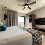 Apartamento Luxe Jungle Retreat With Private Terrace & Jacuzzi In Aldea Zama *