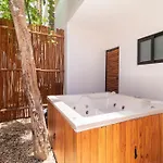 With Private Rooftop In Tulum, 2 Br Apartamento
